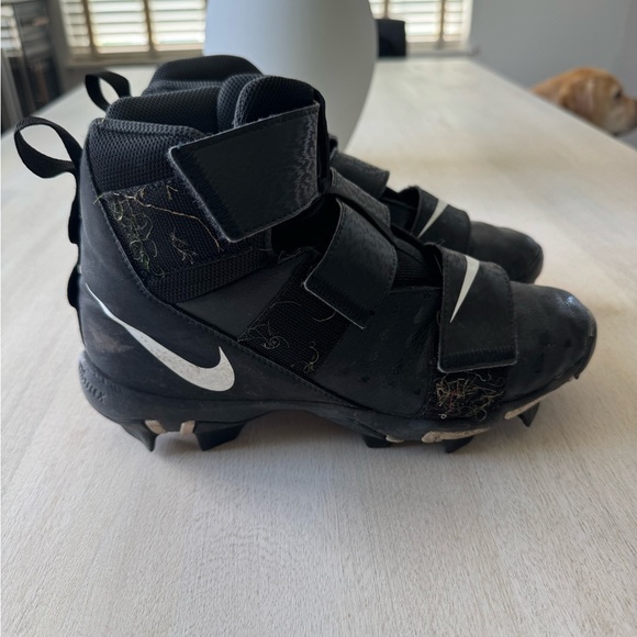 Nike Force Savage Shark 2 Youth High-Top Football Cleats, size 6 - Picture 4 of 6